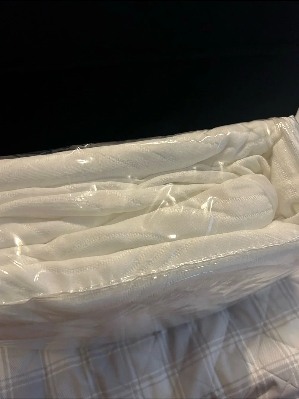 White Stain-Release Waterproof Mattress Protector